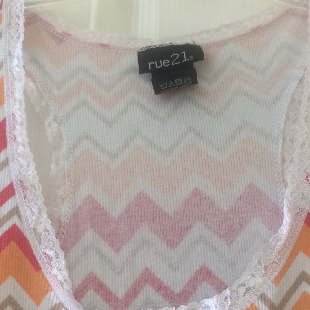 FINAL MARKDOWN Rue 21 junior tank large - Picture 3 of 4